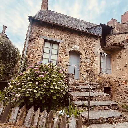 Maison Au Coeur Chenille-change, Village De Charme Ferienhaus Chenillé-Changé